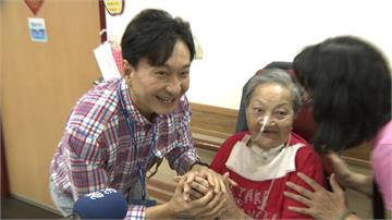 暖！崔浩然探訪92歲粉絲 阿嬤見偶像眼眶泛淚