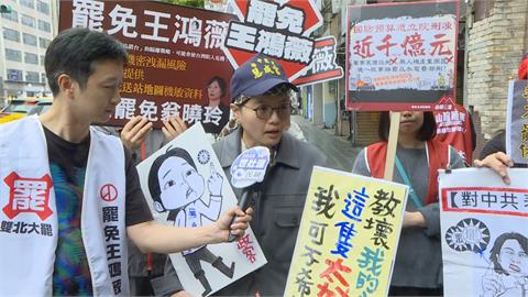 快新聞／劍指徐巧芯！吳靜怡現身連署站擔任志工　高喊：也要罷免她的親中夥伴