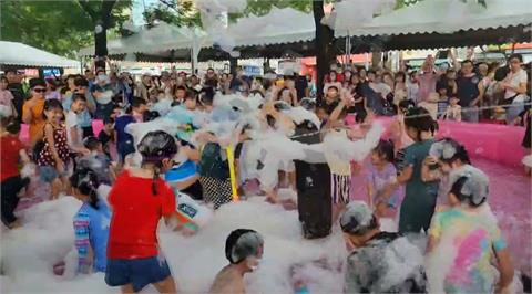 超消暑！夏日泡泡趴嗨翻天　500支水槍童心大爆發