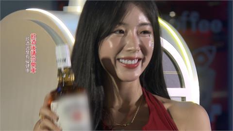 安芝儇驚喜現身信義區　為三得利站台擔任一日店長