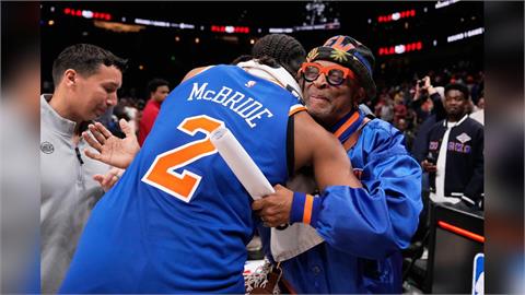 NBA(影)／尼克半場打爆老鷹領先47分破紀錄！終場140比89奪勝挺進第2輪