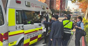 持剪刀上捷運！女車廂問路人「要不要剪頭髮」　遭警帶下車