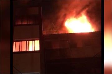遭縱火？門外鞋櫃起火 公寓頂加陷火海