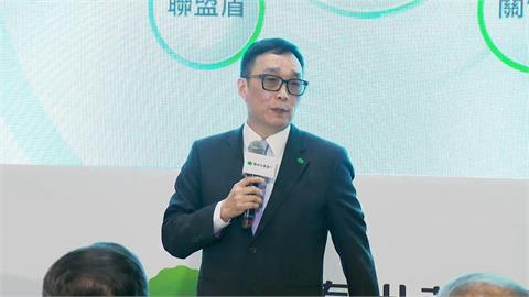 快新聞／蔡宏圖親出馬懇談！郭明鑑解兼職爭議　請辭國泰金董事及國泰世華銀董座