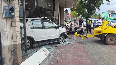 疲駕釀禍? 休旅車"砲彈式"撞超商 隔壁店家:以為地震