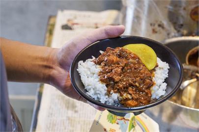 溪湖美食 老巫麵線糊｜滿滿膠質的滷肉飯、大腸麵線、臭豆腐必點
