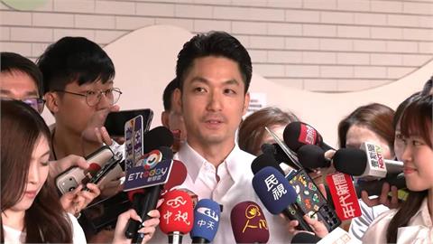 快新聞／蔣萬安嚇到了？沈伯洋寧夏夜市掃街「掀洋流」　竟搬這人擋槍
