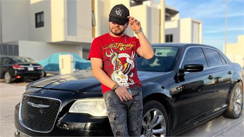50萬粉網紅路邊直播到一半！疑因1事遭「行刑式」爆頭槍殺　粉絲目睹全程崩潰