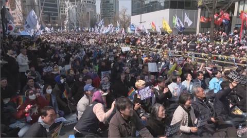 尹錫悅彈劾案全票通過　支持民眾引發暴動砸警車