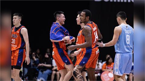 PLG(影)/領航猿第四節演出大逆轉!99:87擊敗勇士例行賽封王