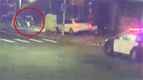 警匪追逐！嘉義轎車拒檢逃逸自撞　兩人落網、車內查獲大批槍毒