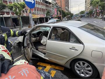「有人會CPR嗎？」三峽車禍釀3死　機車行兄弟奮勇衝現場擋車救人