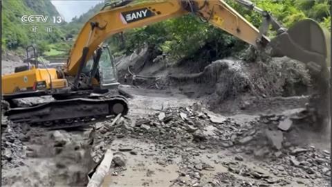 四川暴雨引發土石流　土石流驚險瞬間曝光