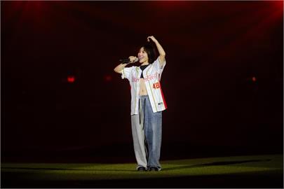快新聞／味全龍邀請獻唱！梁文音首度登大巨蛋開唱　緊張賽事狂尖叫