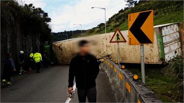 台62甲線彎道將近90度 5年29輛大貨車翻覆