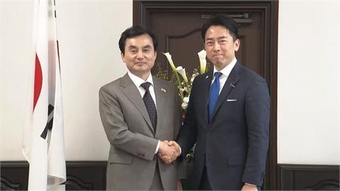 日韓防長會登場「以球會友」  小泉「乒乓球」外交博感情