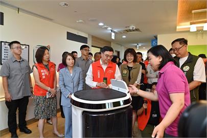 行政院長卓榮泰南下屏東視察樂活園區　盼落實長照願景