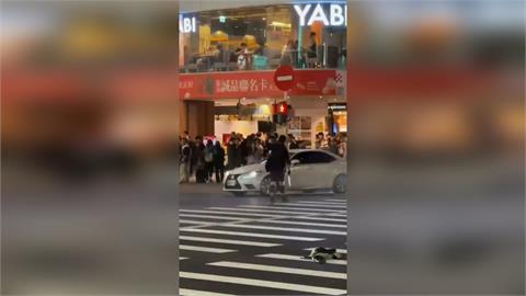 快新聞/行凶畫面曝!北市27歲男「先炸後砍」 5傷4命危搶救中