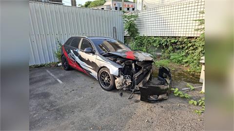 國道自撞車全毀！　２男秒棄車「詭異拎行李」翻島狂逃