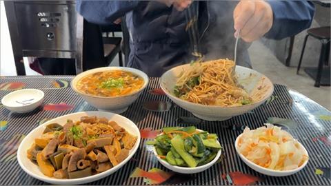 料多實在 小黃帶路美食大啖"乾拌麵配酸辣湯"