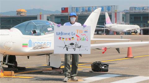 16歲少年「獨駕飛機環球」有望創最年輕紀錄！抵台穿台灣國旗T超萌