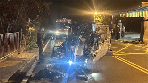 酒駕男失控自撞民宅圍牆側翻 車體變形駕駛一度受困