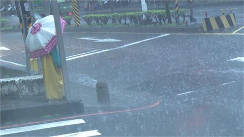 鋒面接近東部防雷雨　南部山區、中部以北午後也有雨