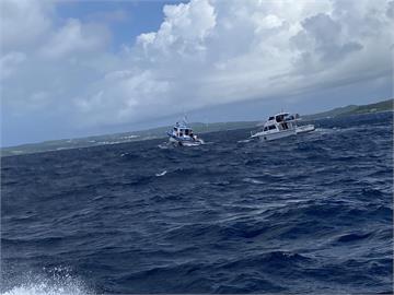 屏東墾丁外海遊艇失去動力漂流海上！  海巡威鯨馳援15人均安