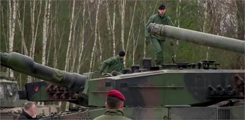 烏東巴克馬特告急 烏軍為「豹2式」坦克受訓