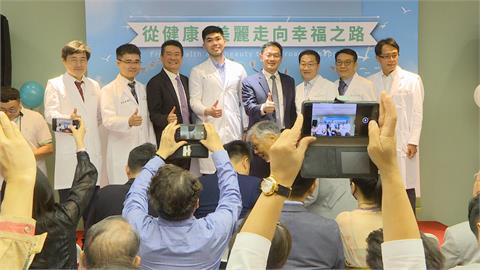 創造友善長者環境！　醫美診所開幕福袋收益30萬捐公益