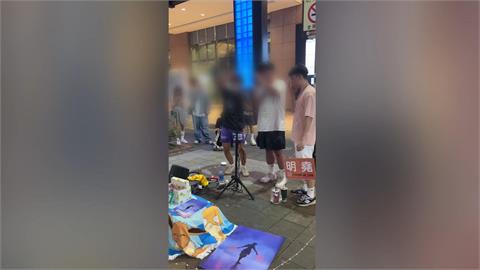 離譜！街頭藝人演出遭鬧場　男子亂吼亂叫還做不雅動作