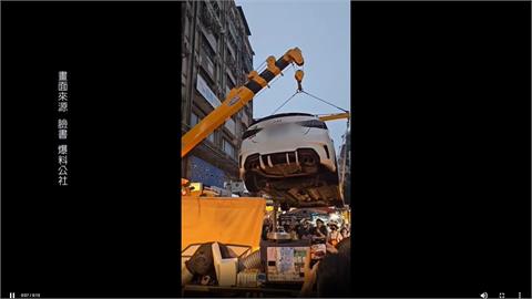 轎車寧夏夜市違停遭拖吊　逛街民眾笑：真實大型夾娃娃機