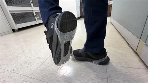 出國追雪注意！　「防滑釘鞋套」禁手提