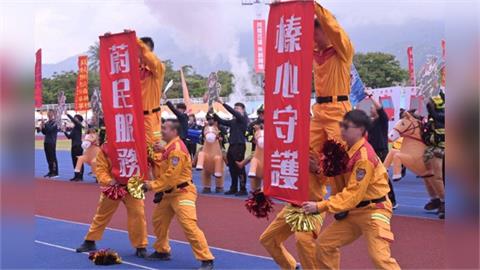 快新聞／花蓮消防舉布條「讚揚縣長」　粉專痛批「荒腔走板」：不該成徐榛蔚的作秀工具