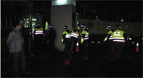柯文哲等4人回籠羈押！土城警方「佈崗交管」嚴防不理性小草滋事、干擾