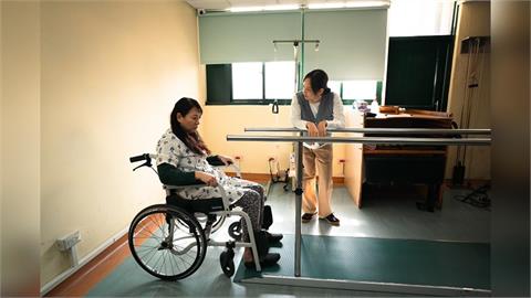 相見恨晚！陳文山、楊潔玫出道40年首度合體，簡嫚書讚兩位前輩「演技渾然天成」