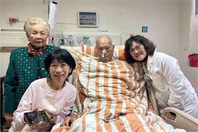 快新聞／柯文哲獲准與家人討論父喪事宜　陳佩琪晚間再控「228不曾離開！」