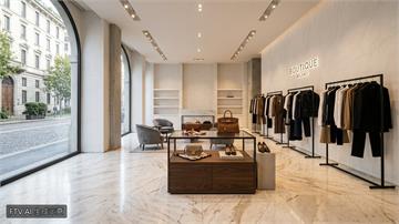 Armani創辦人逝世後首度延攬外援　前Versace設計師接掌配件重任