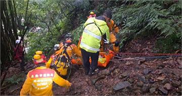 獨攀失足墜70度陡坡!男子受困2天沒水糧 靠「呼救聲」獲救