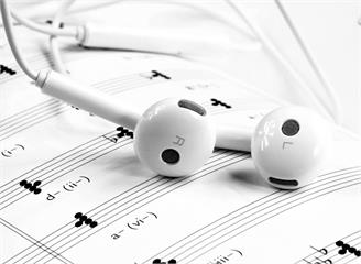 音樂治百病不假！   調查揭天天音樂、唱歌促進長者身心健康