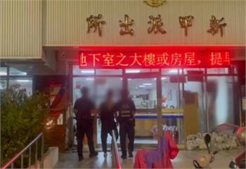 情侶吵架變街頭格鬥　沒品男爆揍女友+扯髮拖行「她跪地求饒」繼續扁