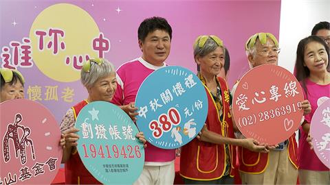 拿到敬老卡陪長輩玩遊戲　胡瓜曝光新計畫"北流辦餐廳秀"