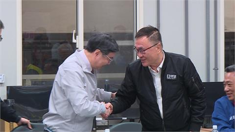 卓揆視察果菜市場改建 帶「新年禮物」支持補助