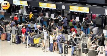颱風白海豚肆虐！旅客遇返台班機取消　達人勸「這件事要先做」