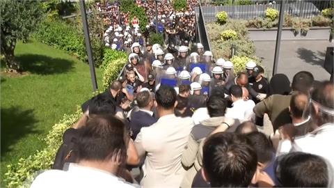 土耳其總統艾度恩清洗政敵？　民眾示威抗議引爆警民衝突