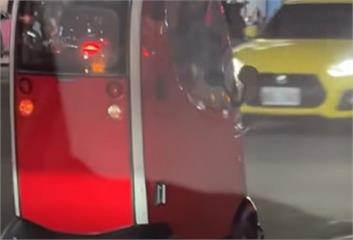 全罩式電動代步車「車道打方向燈轉彎」 龍潭警：依行人規定罰500