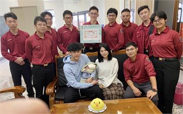 10萬分之1的機率！桃消新屋分隊救護車上接生「人魚寶寶」 母子均安