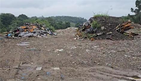 新竹帝寶旁驚見垃圾山　居民控棒球場同包商所為
