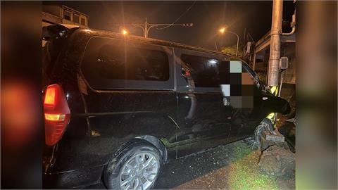 宜蘭礁溪警控管號誌 遭恍神廂型車撞擊腹部「血肉模糊」