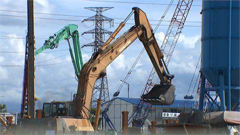 北士科竟成「都市叢林」　人行道佈滿雜草影響行人通行